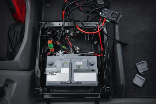 Zweite Innenraumbatterie 600W für VW T6 Camper – autark ohne Campingplatz